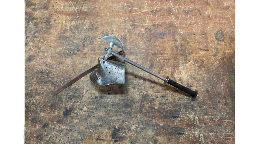 How to stab through an armor visor