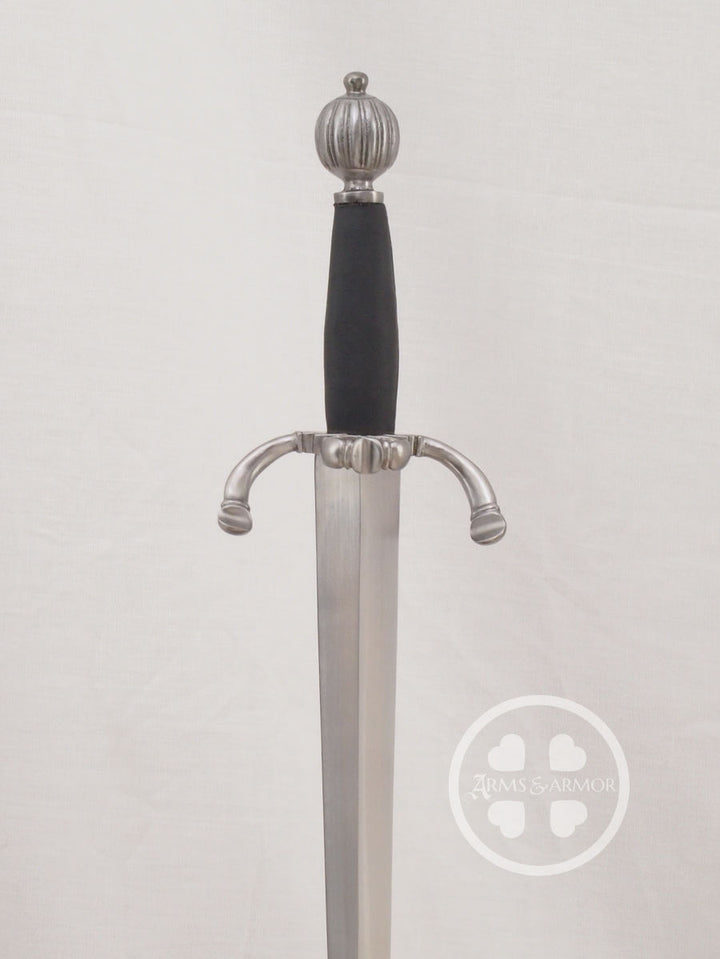 1580 Parrying Dagger #048 hilt detail with guard ring and black grip.