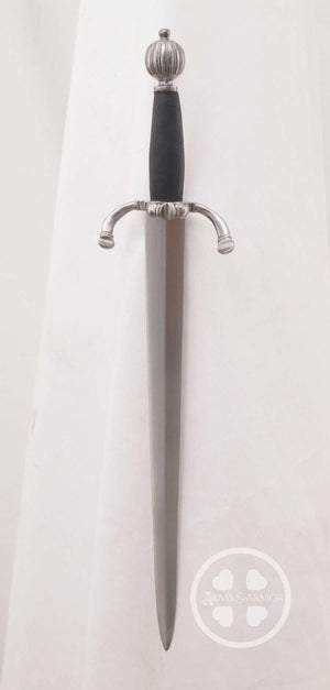 1580 Parrying Dagger #048 full length view of knife.