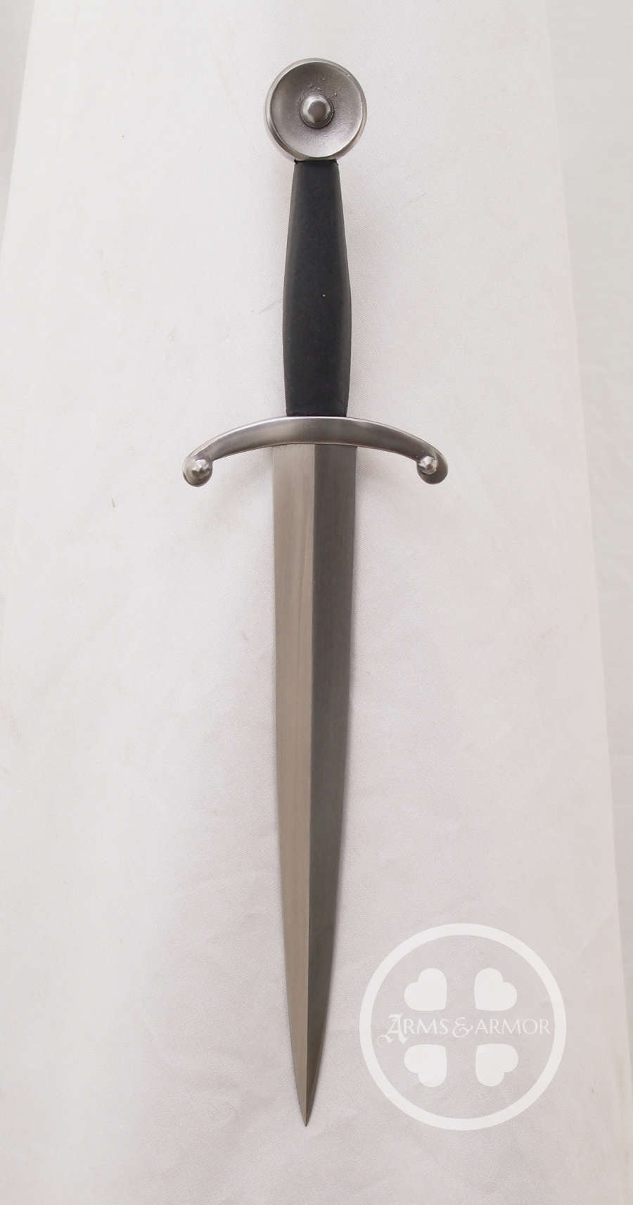 Knightly Dagger #225 diamond cross section dagger full length view.