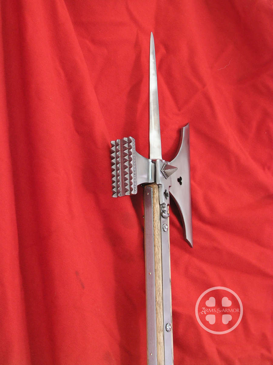 #010 Knightly poleaxe hammer face with serrated teeth.