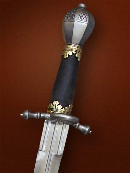 Elector of Saxony parrying dagger with incised detail on pommel and ring on crossguard #113.