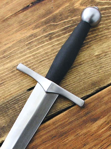13th Century dagger with ball shaped pommel and straight guard.