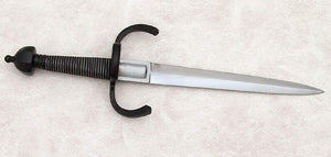 Musketeer Dagger #134 late 16th century parrying dagger full length view.